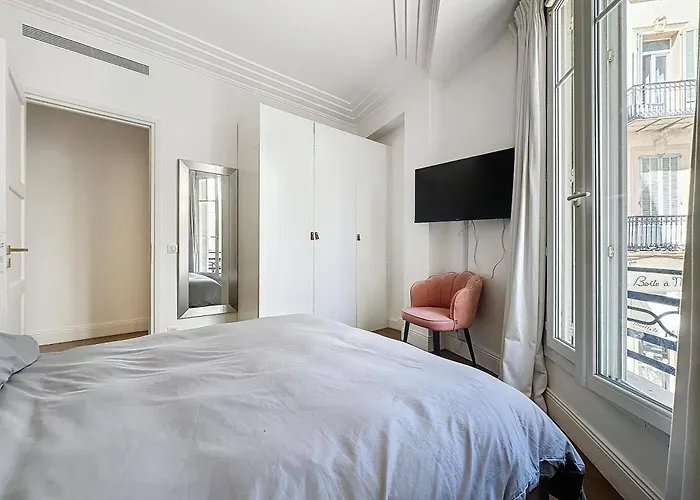 Apartment Intuition - 2 Pieces - Carre D Or